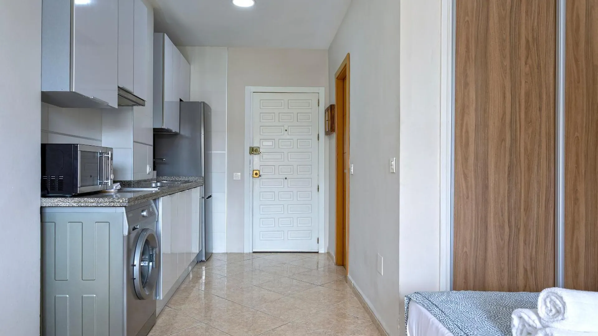 公寓 Sunstay Benalbeach Loft 贝纳尔马德纳 西班牙